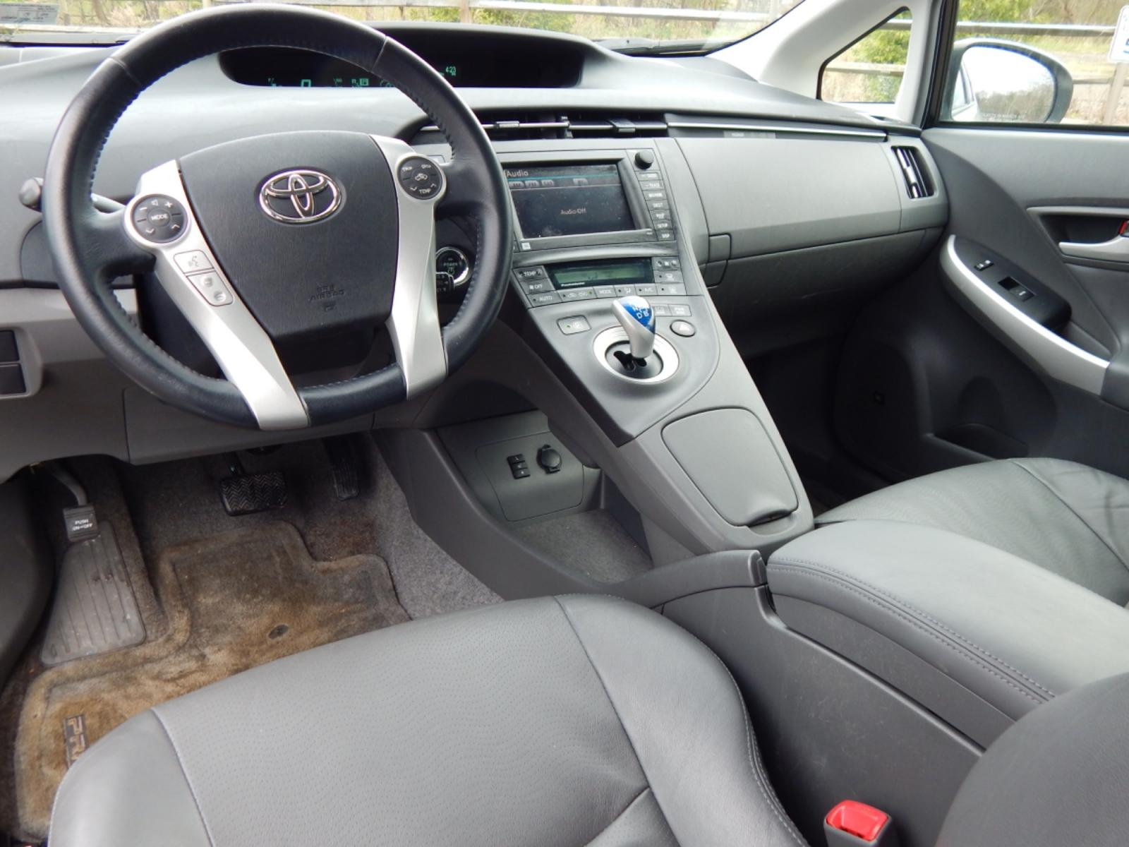 2010 Silver /Gray Leather Toyota Prius IV (JTDKN3DU1A0) with an 1.8 liter 4cyl hybrid engine, CVT Automatic transmission, located at 6528 Lower York Road, New Hope, PA, 18938, (215) 862-9555, 40.358707, -74.977882 - Here for sale is a 2010 Toyota Prius 4 hatchback. Under the hood is a strong running 1.8 liter 4 cylinder hybrid engine which puts power to the front wheels via a smooth transmission. Features include; Gray leather interior, keyless entry, 2 master keys, cruise control, tilt steering wheel, cold A - Photo #10